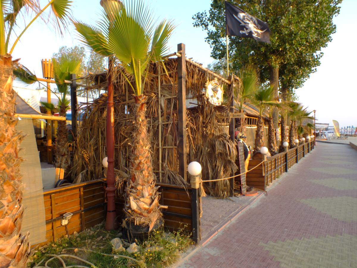 Pirates Resort Mamaia Exterior foto